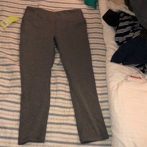 Gray cropped leggings